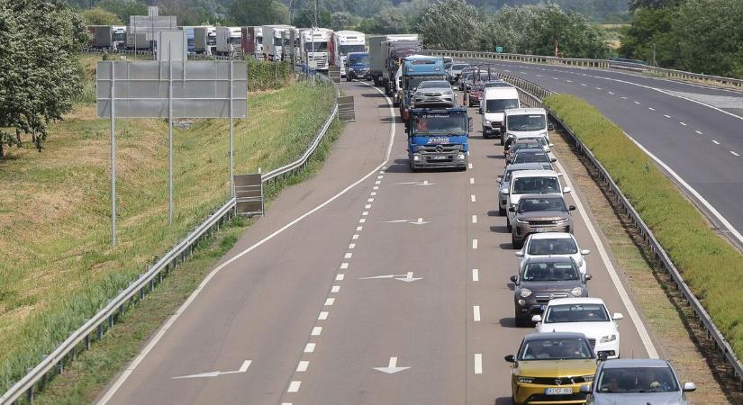 Elesett és fel sem bír állni az M3-as, már most több kilométeres a dugó