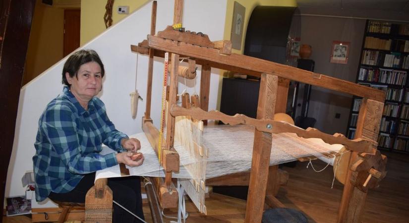 Évtizedek munkáját díjazták – rangos kitüntetést kapott Komjáthi Tamásné
