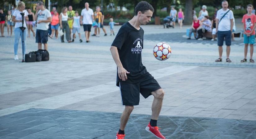 Hajdúszoboszlón készül új rekordra a debreceni freestyle focista