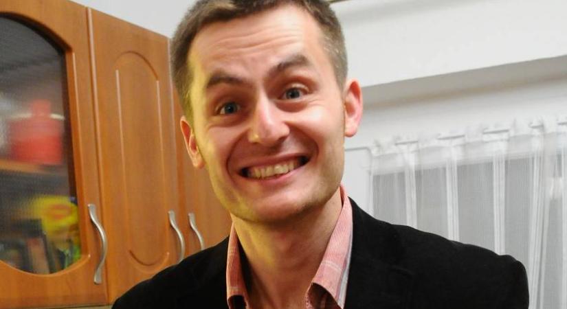 Az RTL betelefonálós játékait vezette: a 48 éves Szakál Mikire rá se ismerni