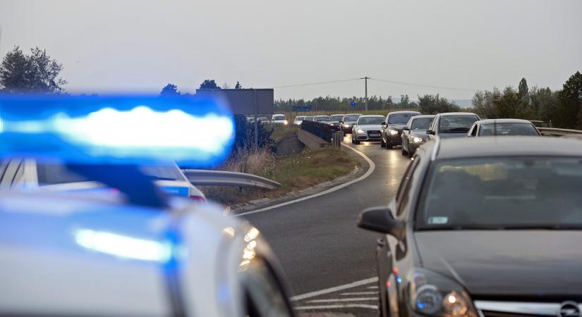 Súlyos baleset az M1-es autópályán, 10 kilométeres a torlódás