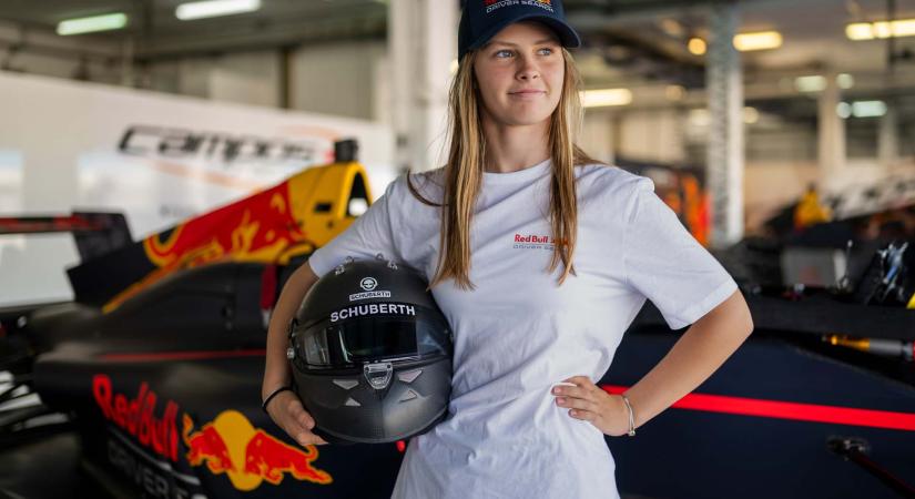 Ifjú női pilóta került a Red Bull juniorprogramjába