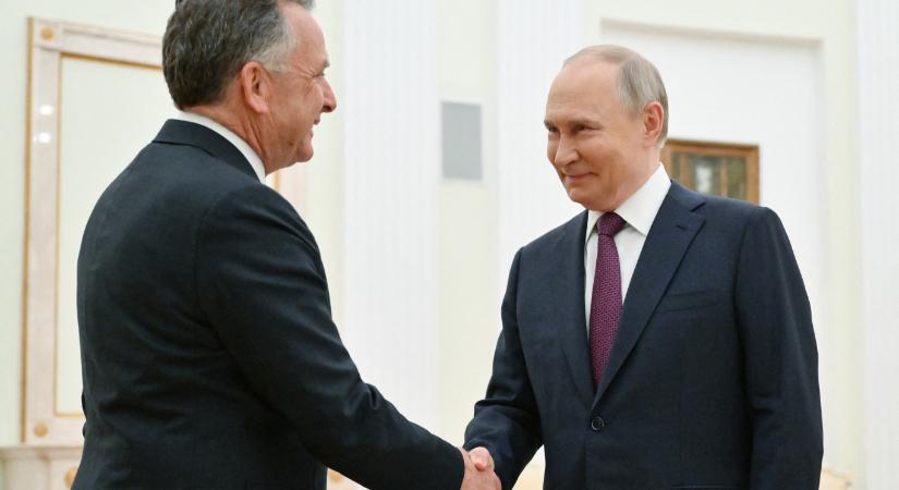 Az oroszok oldalán harcolt a magas rangú CIA-s tisztségviselő fia, eljuttatták a gyászoló családhoz a Putyin által adományozott posztumusz kitüntetést