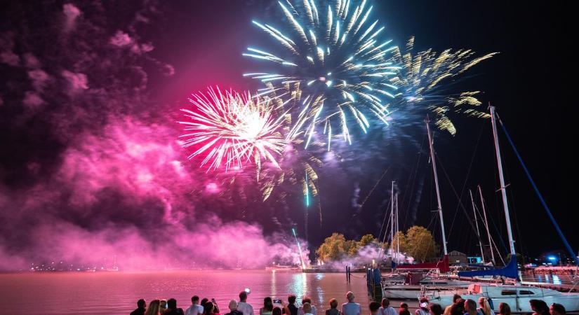 Ünnepi fények a Balaton felett (galéria  videó)