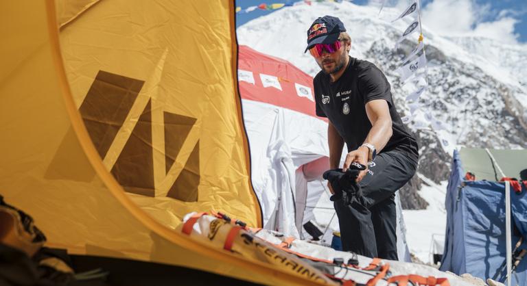 Pótlólagos oxigénpalack nélkül síelne le egy lengyel sportoló a Mount Everestről