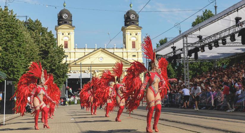 Színkavalkád és látványos elemek: mutatjuk a Debreceni Virágkarnevál legjobb pillanatait