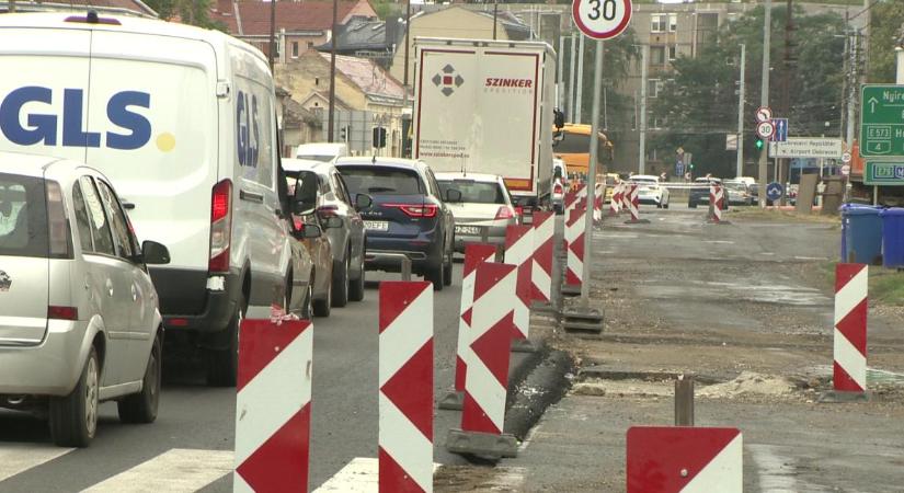 Az újraaszfaltozott sávokra terelték át a forgalmat a Külsővásártéren