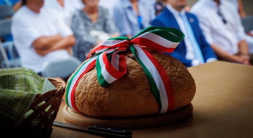 Szent Istvánt és az új kenyeret ünnepelték Révfülöpön