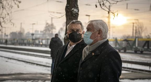 Fotók érkeztek Orbán koszorúzásáról
