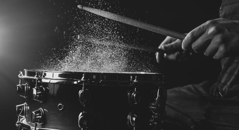 A Textilgyárba költözik az Irodalom és blues zenés est