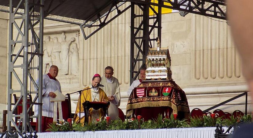 Zoboraljáról autóbuszos zarándokok érkeztek a budapesti Szent István-ünnepre