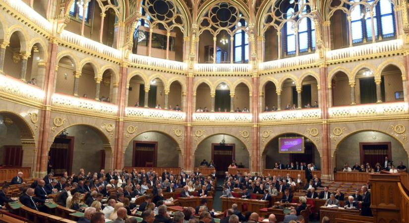 A kormánypártok nem vesznek részt az Országgyűlés hétfői rendkívüli ülésén