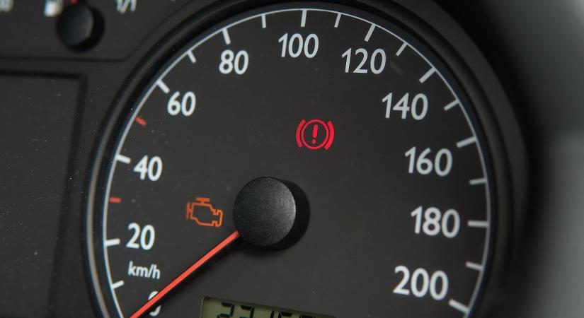 A carVertical tanulmánya szerint a kilométeróra tekergetés Magyarországnak évente mintegy 41 milliárd forintnyi kárt okoz