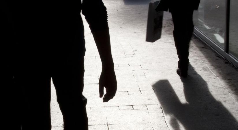 Indítványozták a lúgos orvos áldozatát zaklató férfi letartóztatását