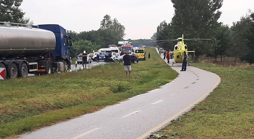 Brutális baleset a szabolcsi útszakaszon! - Két mentőhelikoptert is riasztottak!