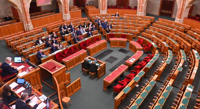 Nem mennek be a hétfői rendkívüli ülésre a fideszesek