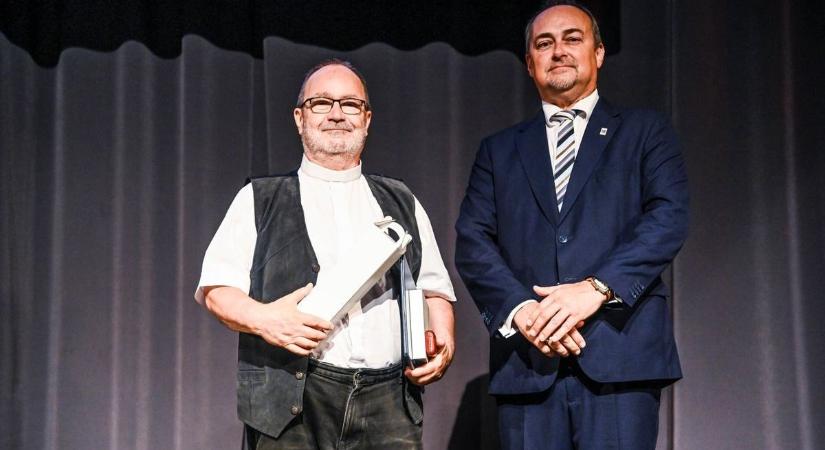 Büszkeség: nem akármilyen elismerésben részesült a Pécsi Egyházmegye papja