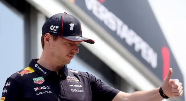 Verstappen más szint, női pilótát igazolt a Red Bull: a nap F1-es hírei