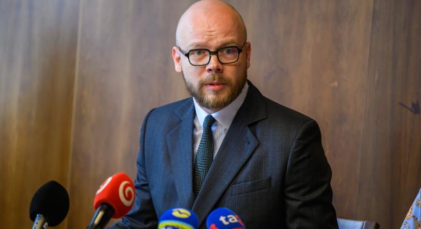 Dvořák: Biztonságosak a vakcinák az SAV szerint, a kormány hívja vissza Kotlárt