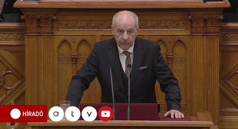 Miért tűnt el az „orosz” szó Sulyok Tamás posztjából? A Sándor-palota válaszolt