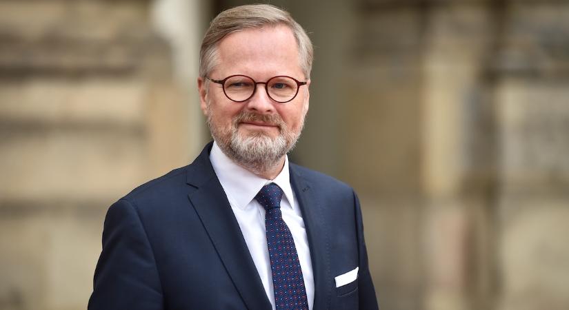Cseh kormányfő: Nem időszerű a cseh katonák ukrajnai részvételével foglalkozni