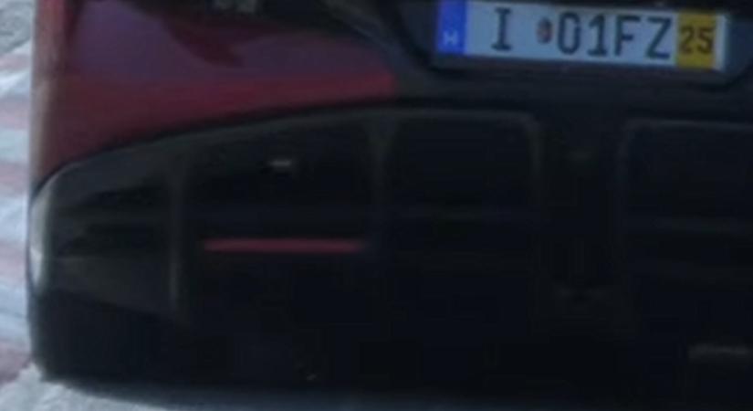 Rettentően érdekes autót szúrtak ki magyar rendszámmal