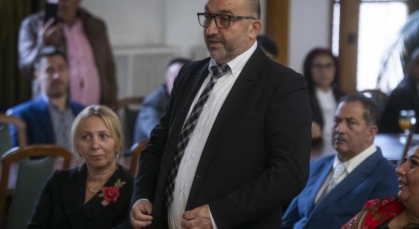 Egymással harcolnak a fideszes romák, súlyos belső konfliktusok terhelik a kormánypárti Cigány Közösségek Szövetségét