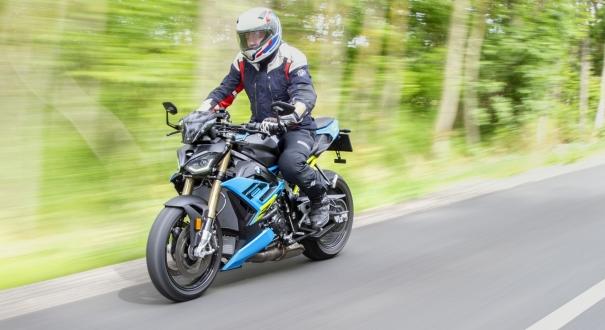 BMW S 1000 R-teszt: melyik jobb – a régi M vagy az új S?
