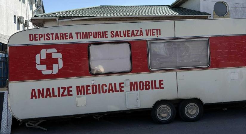 Egészségügyi miniszter: mobil karavánokkal visznek orvost azokhoz, akik nehezen jutnak ellátáshoz
