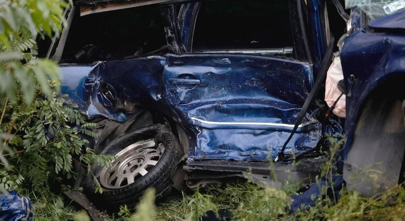 Megrázó fotók a Hajdú-Biharnál történt halálos balesetről, ketten életüket vesztették