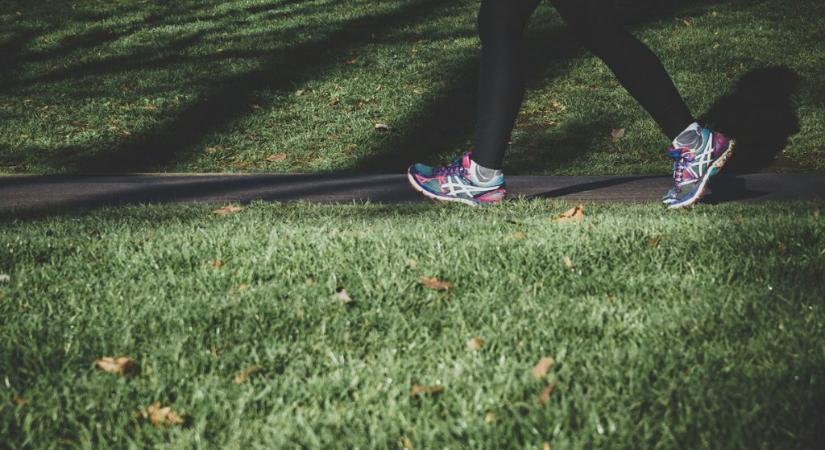 A séta új fitnesztrendje: 12-3-30 módszer
