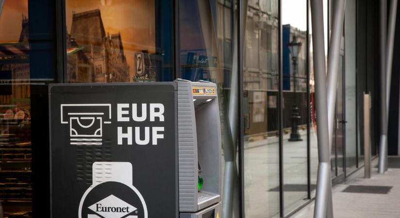 Felkelt a padlóról a forint, de nem bikázta be a pénteket