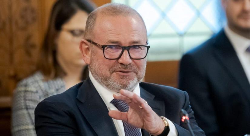 Segítség egy gombnyomásra, jövőre 26,8 milliárdért