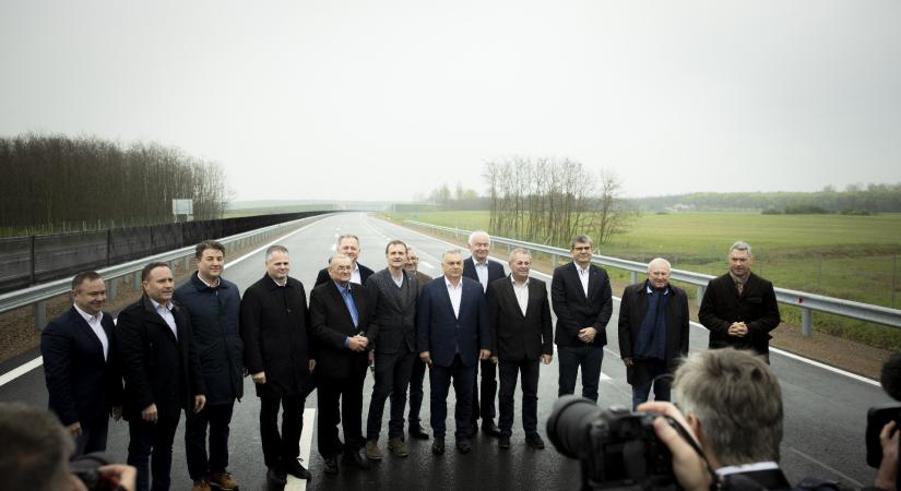 Több tízmilliárdos fejlesztési tervvel kampányolna a kormány