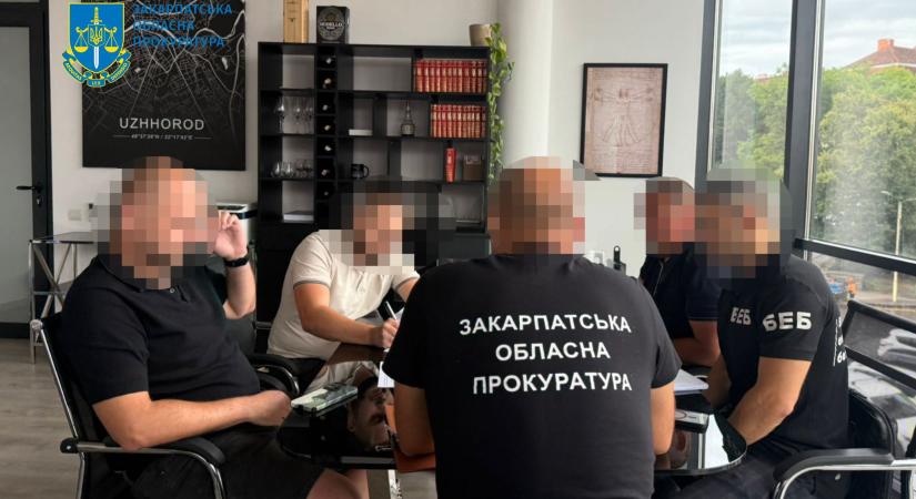 Ungvár: több mint 4 millió hrivnya sikkasztása miatt bíróság elé állítják a városi tanács tisztviselőjét és a kivitelezőt