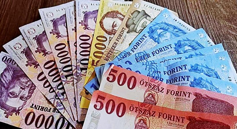 Döntött a kormány a 13. havi nyugdíjról! Itt a táblázat, ekkora lesz az összege 2026-ban