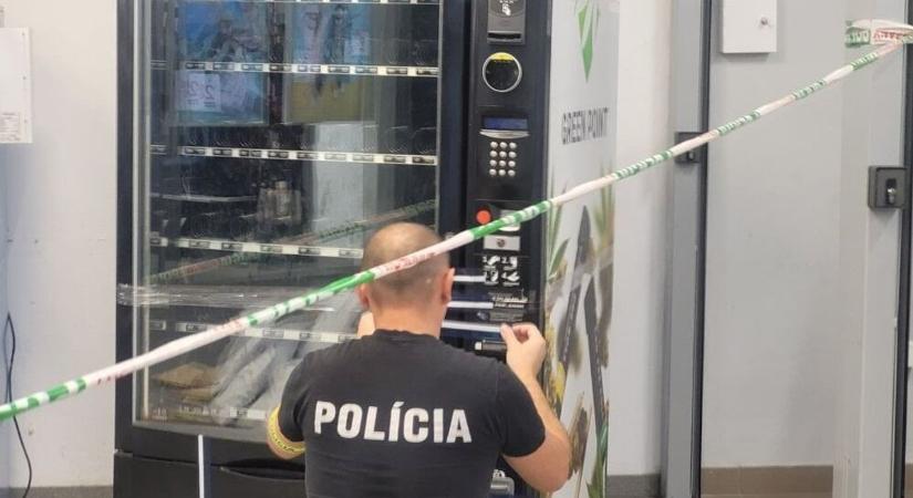Újabb csodagép tűnt el a nyitrai áruházból - a rendőrség harmadszorra foglalja le az automatát
