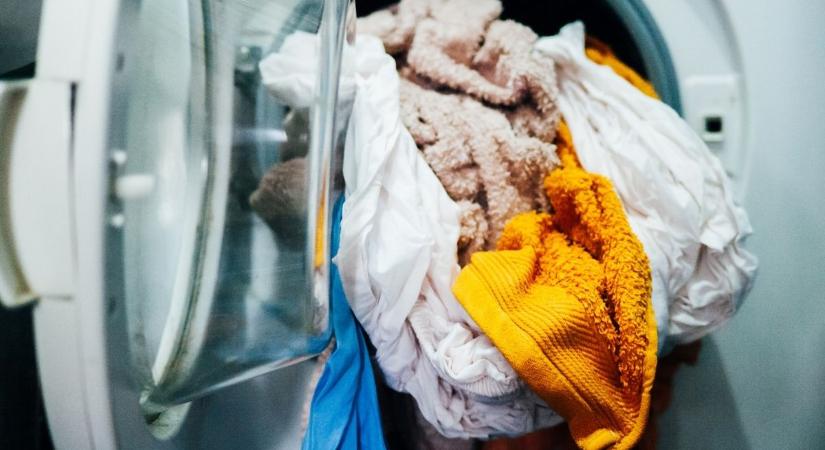 Puha törölközők, élénk színek és tisztább mosógép egy filléres trükkel