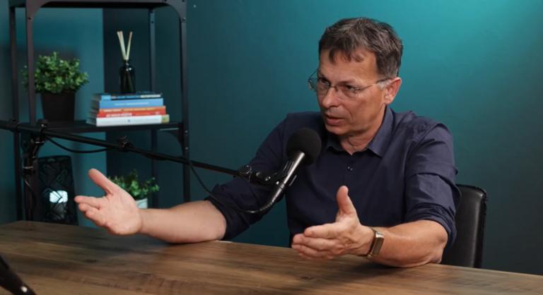 Dr. Purebl György a Ficzere Podcastben: A test és a lélek egyensúlya nem luxus, hanem az egészséges élet feltétele