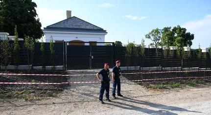 Mészáros Lőrinc hároméves unokája nevére került egy földút a hatvanpusztai majorság mellett