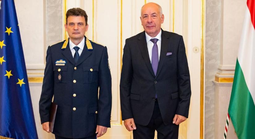 A köztársasági elnök előléptette Fejér vármegye főkapitányát