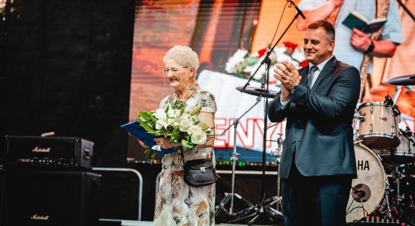 Kiss Józsefné kapta idén a Pro Urbe díjat