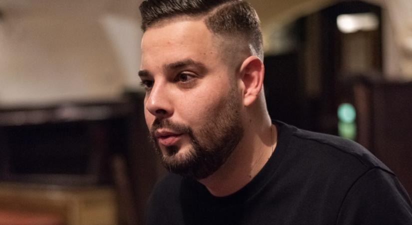 Kiss Ádám közös fotót posztolt ritkán látott feleségével