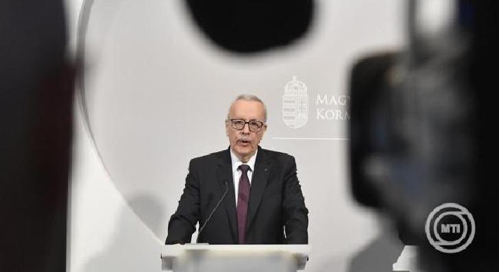 Újabb migránsrohamot vezényeltek az embercsempészek
