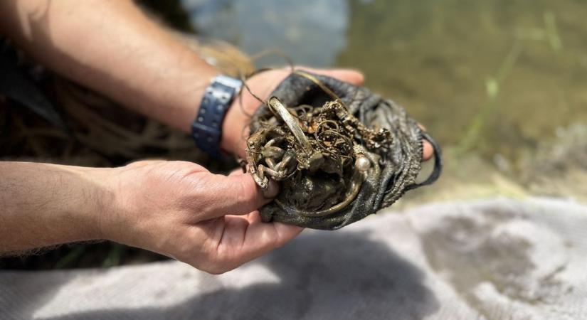 Ékszerek, pénzérmék és jégkorszaki fosszíliák: elképesztő miket rejteget a Tisza iszapja – videóval