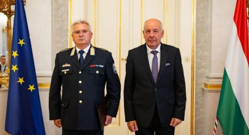 Elismerések záporoztak a hajdú-bihari rendőrökre a nemzet ünnepén