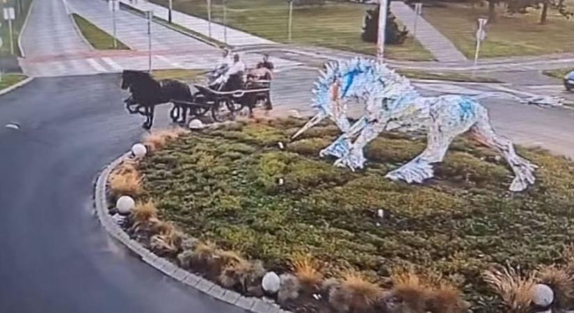 Lovaskocsival száguldozott Kazincbarcikán, öt hónapra eltiltották a hajtót – videó