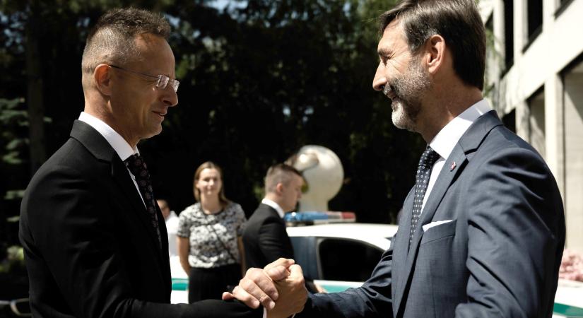 Szijjártó szerint a mostani támadás miatt öt napra áll le az olajszállítás