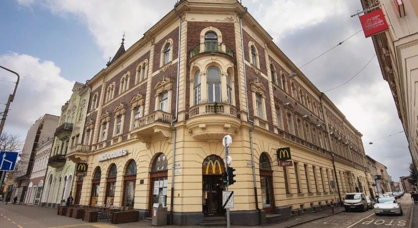 Véget ér egy korszak! Megkérdeztük, hogy mi lesz az Arany János utcai McDonald's helyén!