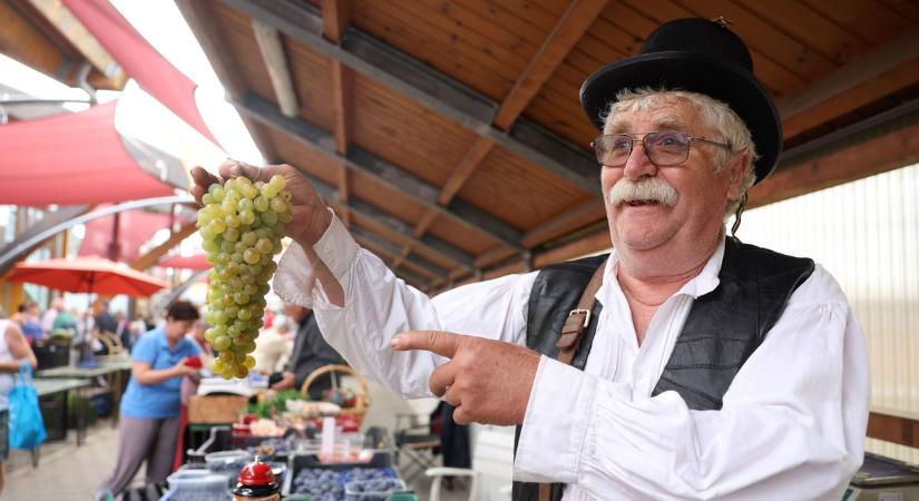 Fürtökben mérik a boldogságot a Kaposvári Nagypiacon